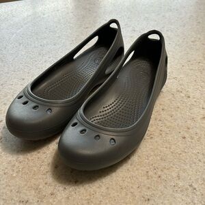 Very comfortable Crocs.  Size 7.